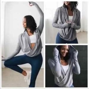 Zyia Active Haze Grey Twist Front Pullover Yoga Shawl Size Small